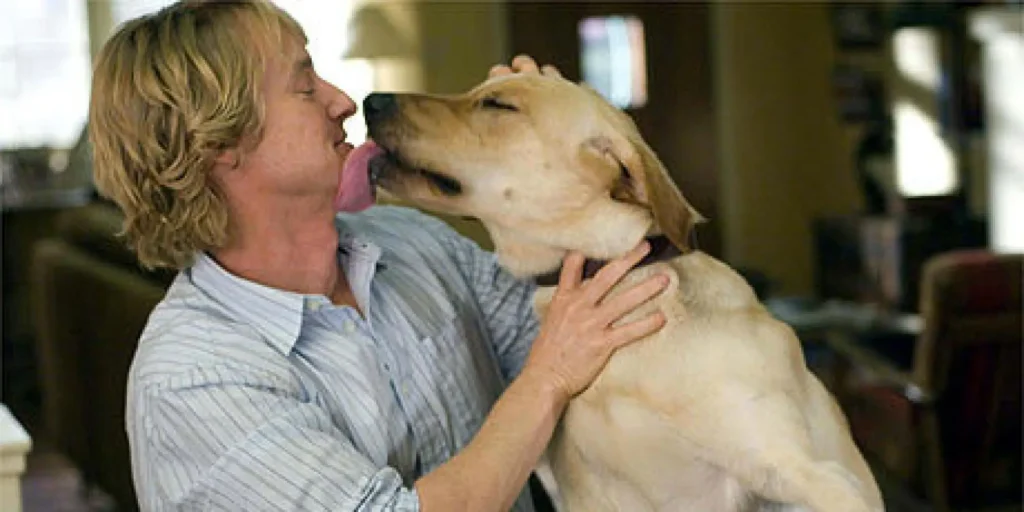 John Grogan abraçando Marley no filme Marley e Eu