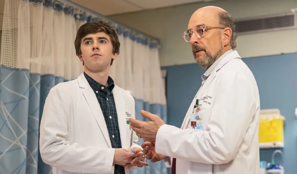 Shaun Murphy e Dr. Glassman juntos no hospital em The Good Doctor