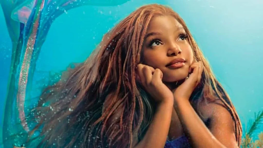 Ariel no live action A Pequena Sereia em cena no fundo do mar