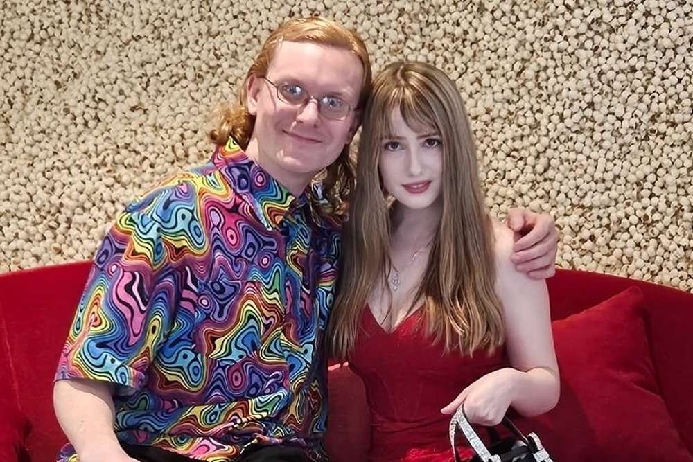 James e Shelley em Amor no Espectro Netflix, participantes da série sobre autismo, encontros e formas de amar.