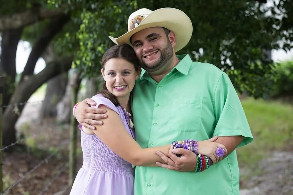 Madison Marilla e Tyler White em Amor no Espectro Netflix, casal da série sobre autismo, relacionamento e diferentes formas de amar.
