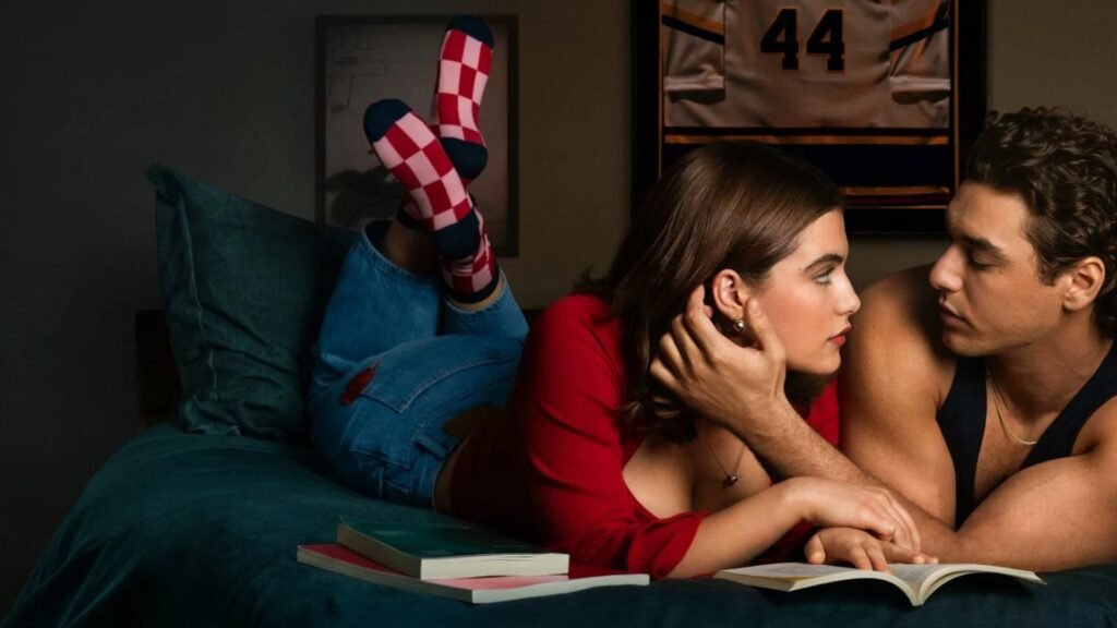 Cena romântica com Hannah e Garret de Off Campus: Amores Improváveis, série do Prime Video baseada nos livros de Elle Kennedy.