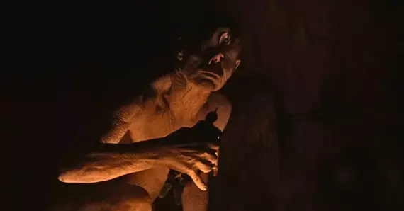 Ciclope Polifemo durante a cena do grito no filme A Odisseia, de Christopher Nolan