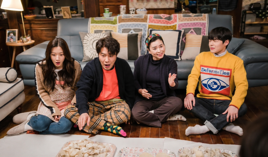 Lim Ju-kyung, Lim Jae-pil, Hong Hyun-sook e Lim Ju-young em uma cena em família do dorama Beleza Verdadeira.