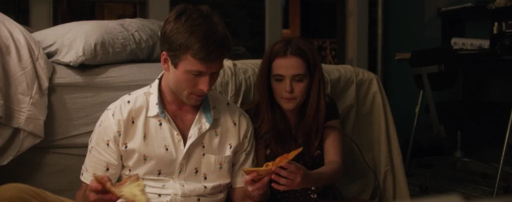 Harper e Charlie, personagens de Zoey Deutch e Glen Powell, em cena de O Plano Imperfeito, comédia romântica da Netflix.