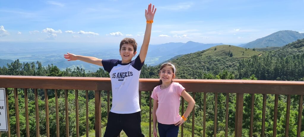 Parque do Itapeva em Campos do Jordão, com vista das montanhas e passeio em família ao ar livre.