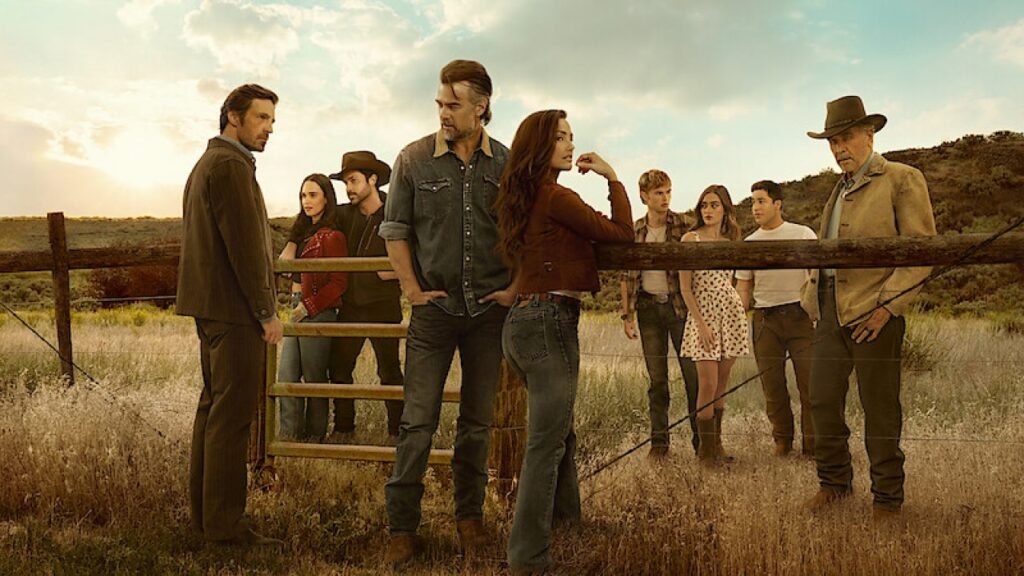 Elenco da primeira temporada de Ransom Canyon reunido em um rancho, série de faroeste romântico da Netflix.