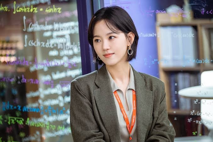 Won In-jae em uma apresentação no dorama Apostando Alto.