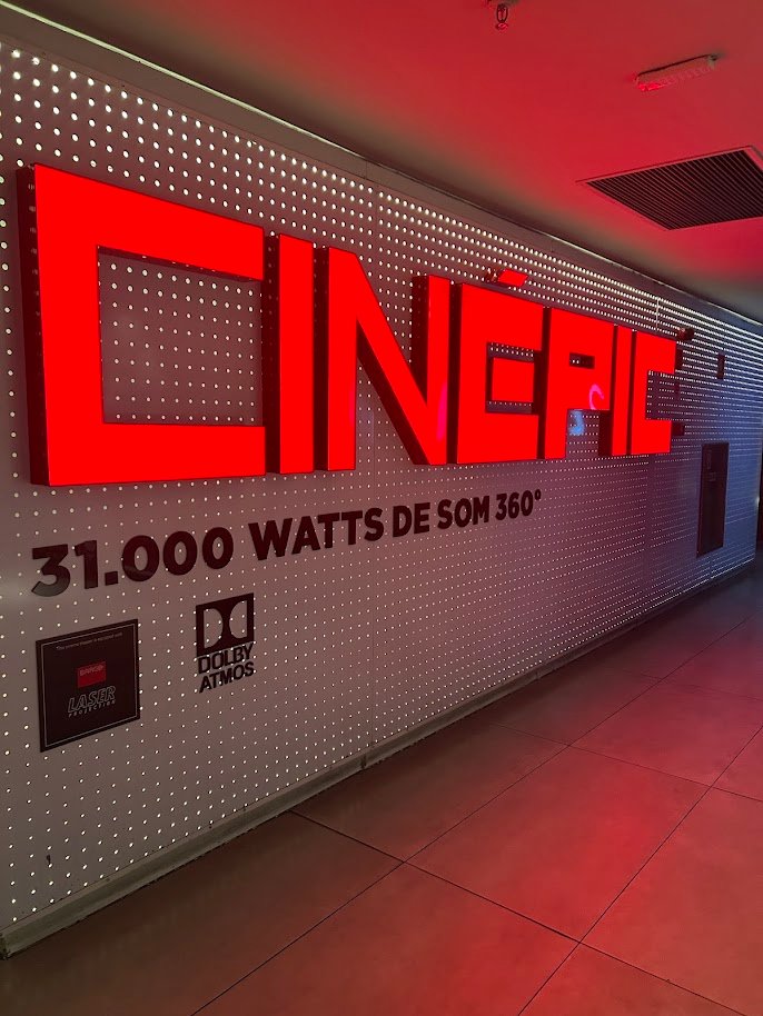 Entrada da sala Cinépic do Cinesystem Morumbi Town em São Paulo